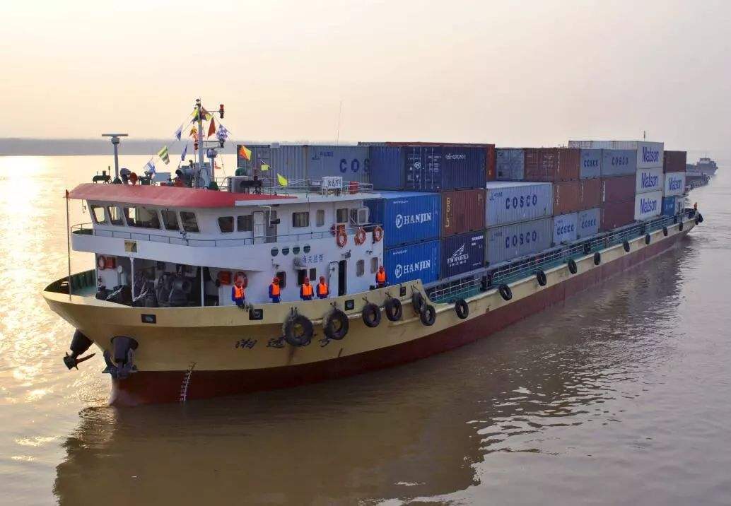 Hãng Hunan Ocean Container đang tìm mua 1 cặp tàu cũ