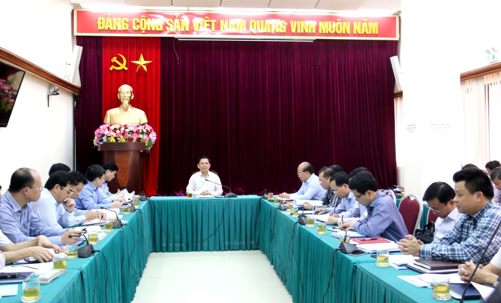 Tập trung phát triển vận tải thủy, vận tải thủy ven biển nhằm giảm áp lực cho vận tải đường bộ